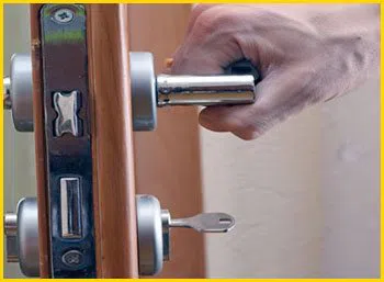 Metro Locksmith Services Tampa, FL 813-778-0318 - 7-lock-installation